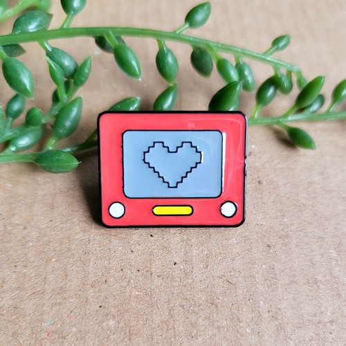 Heart etch sketch enamel pin - etch,